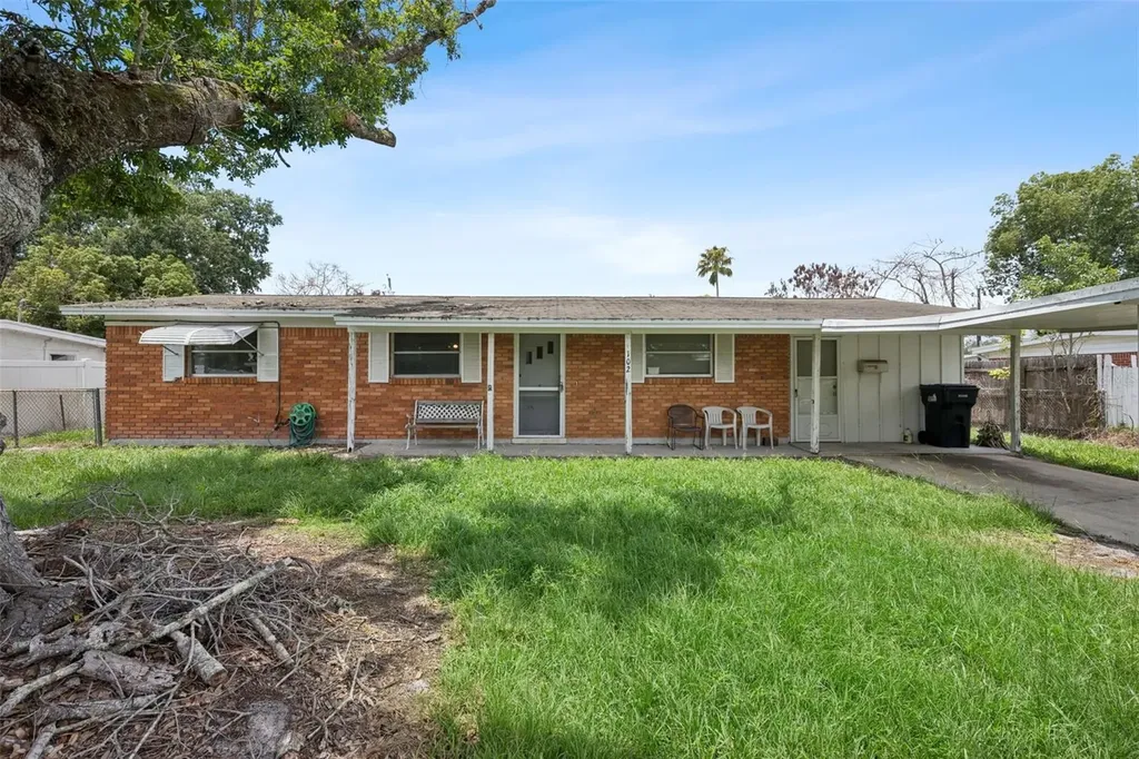 102 Cosmos Drive Orlando FL 32807