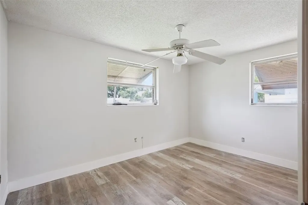 102 Cosmos Drive Orlando FL 32807