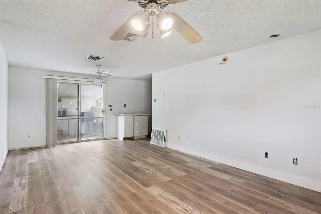102 Cosmos Drive Orlando FL 32807