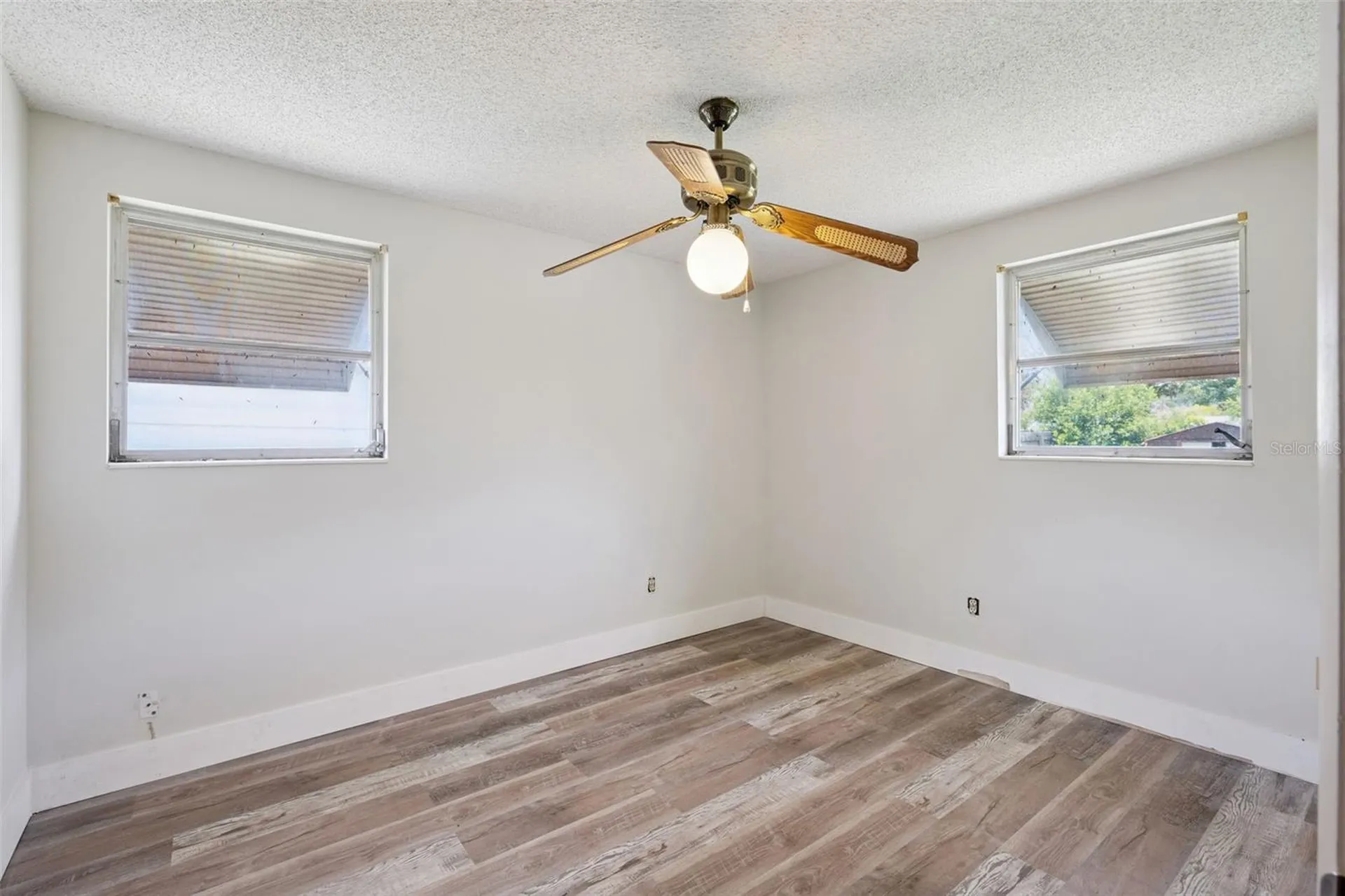 102 Cosmos Drive Orlando FL 32807