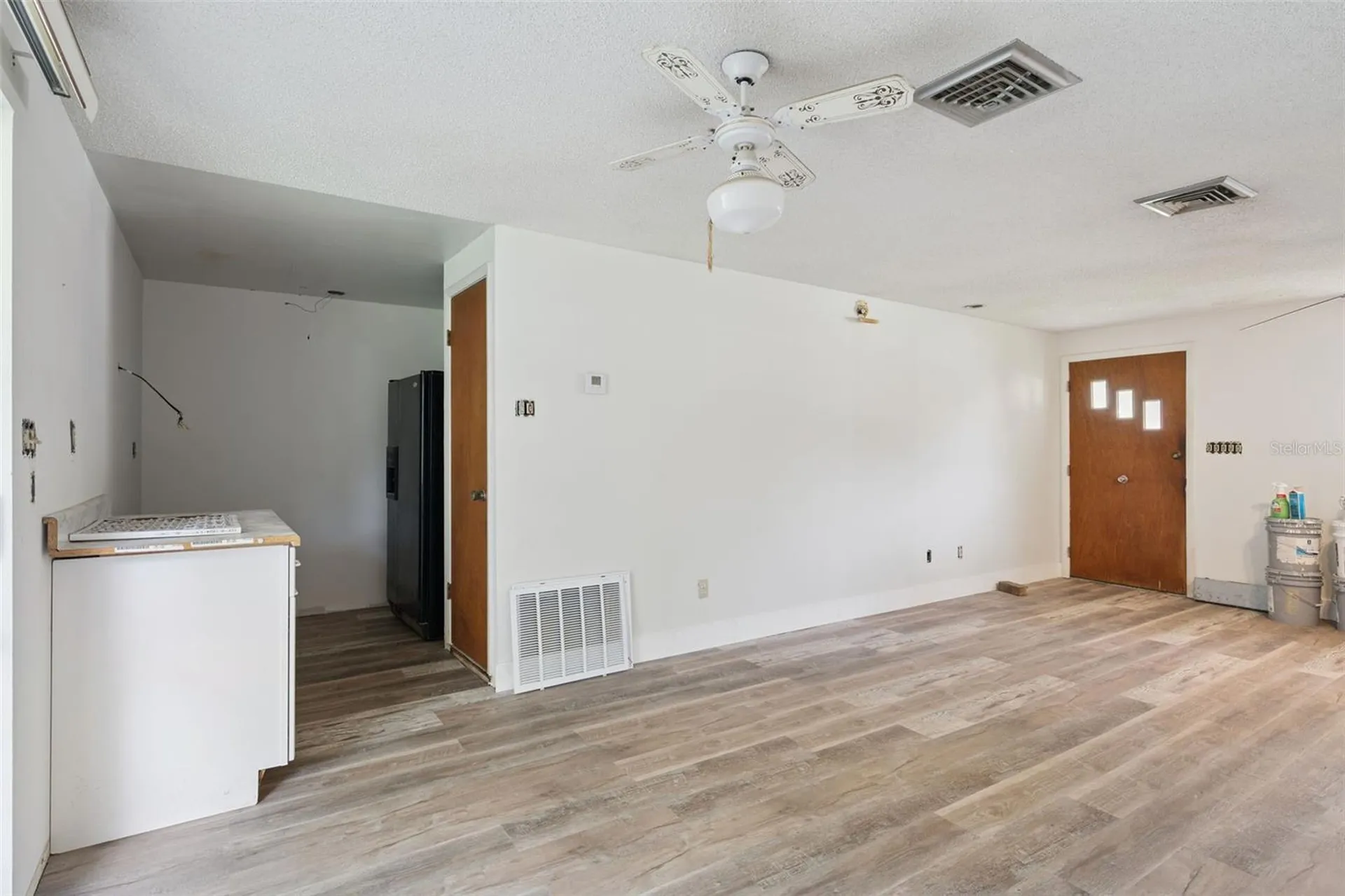 102 Cosmos Drive Orlando FL 32807