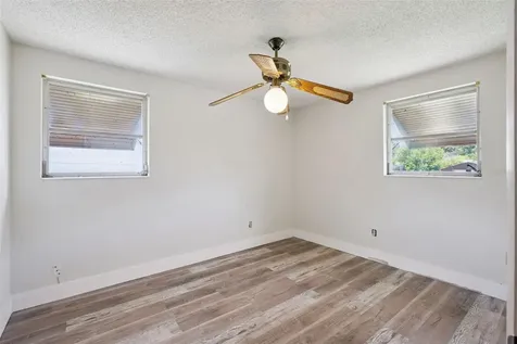 102 Cosmos Drive Orlando FL 32807