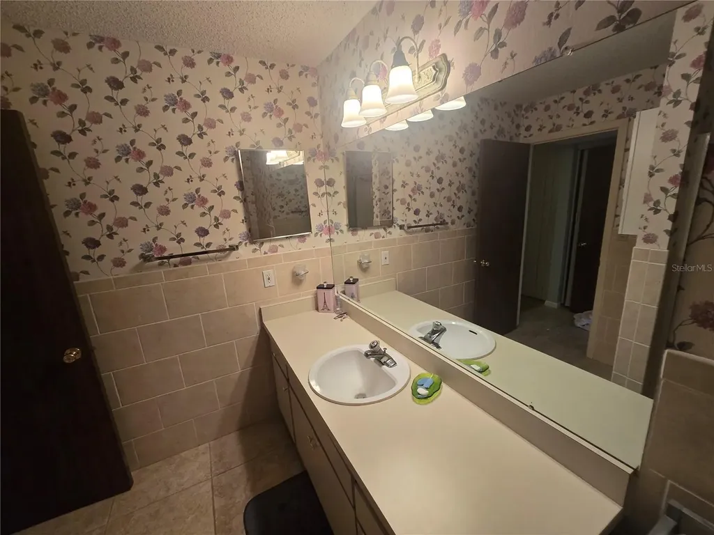 6400 46th Avenue N Kenneth City FL 33709