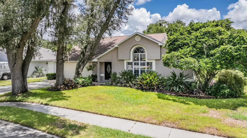6536 Northlake Drive Zephyrhills FL 33542