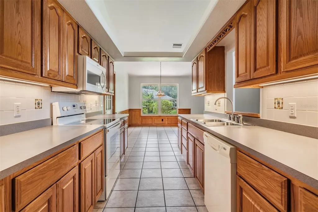 6536 Northlake Drive Zephyrhills FL 33542