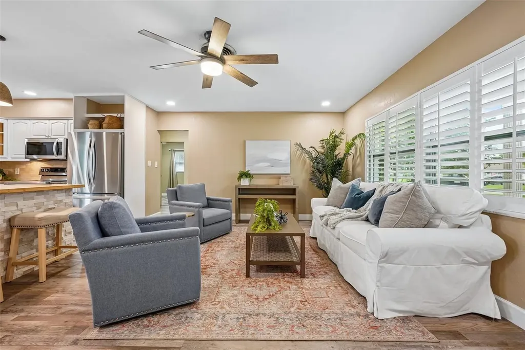 9725 48th Place N St Petersburg FL 33708