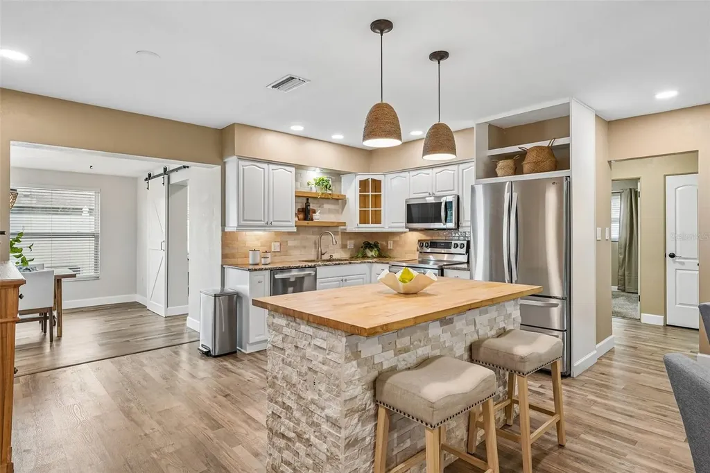 9725 48th Place N St Petersburg FL 33708