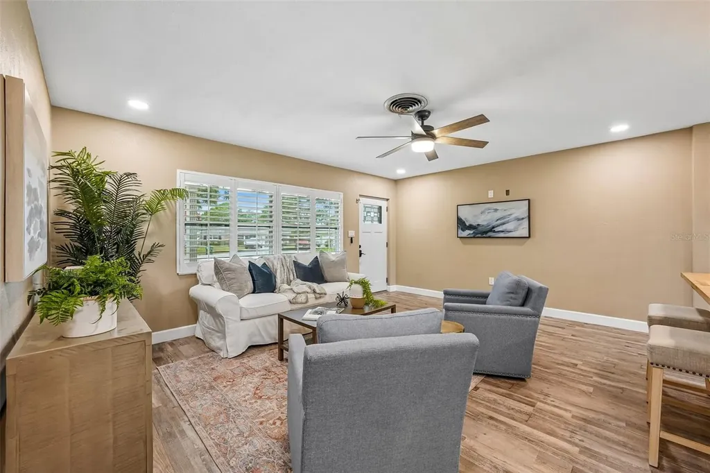9725 48th Place N St Petersburg FL 33708