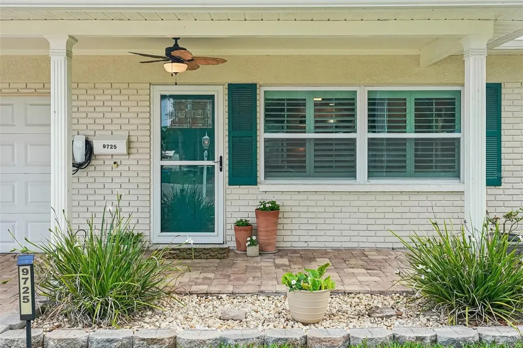 9725 48th Place N St Petersburg FL 33708