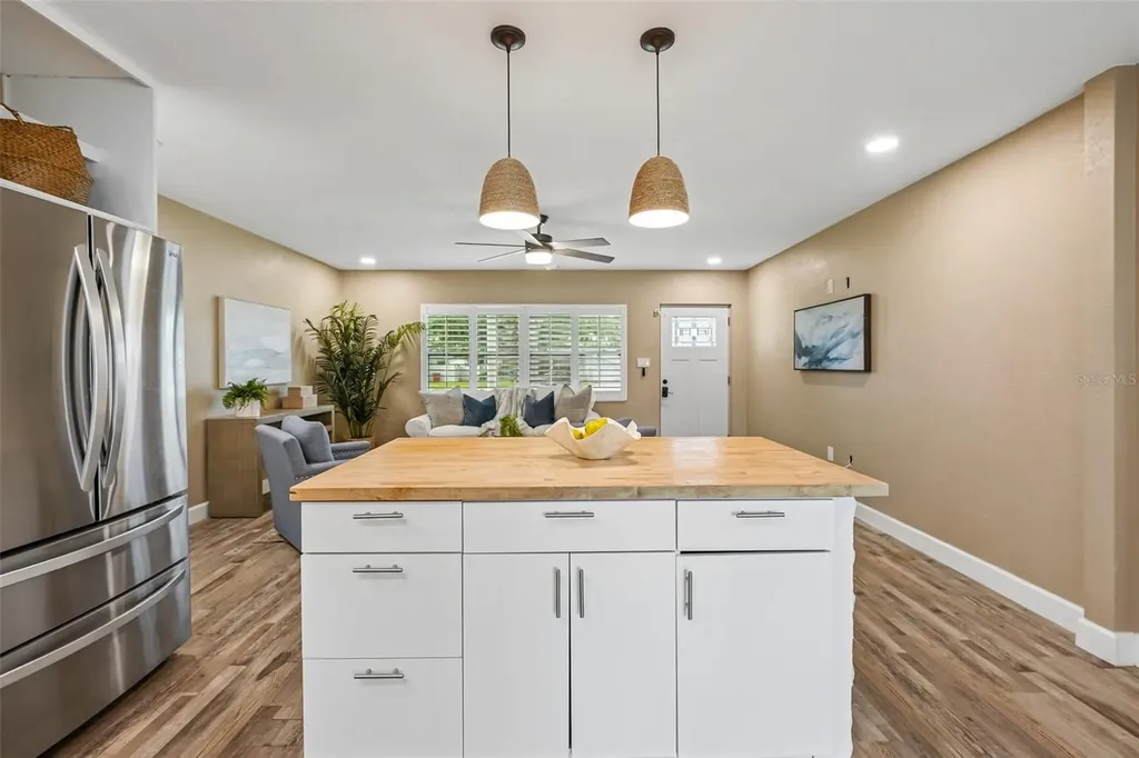 9725 48th Place N St Petersburg FL 33708