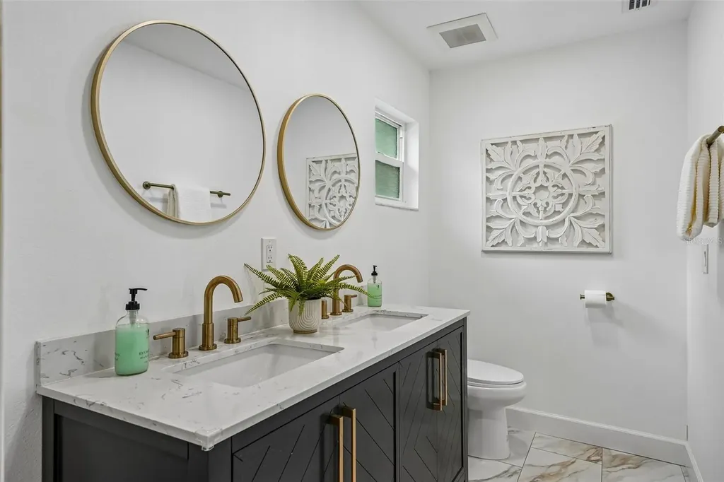 9725 48th Place N St Petersburg FL 33708