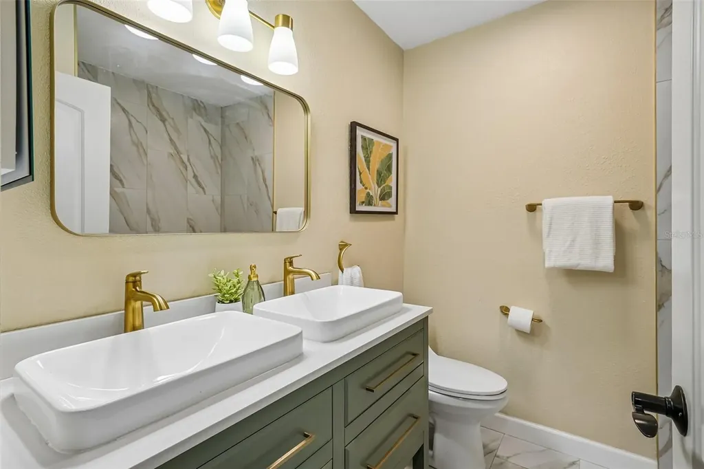 9725 48th Place N St Petersburg FL 33708