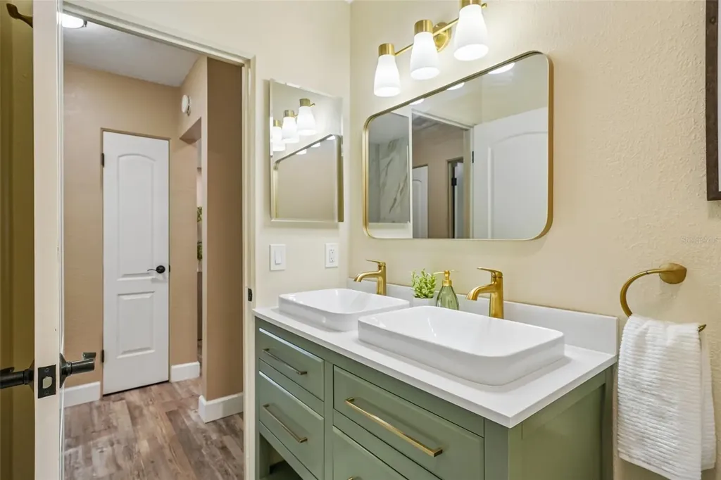 9725 48th Place N St Petersburg FL 33708