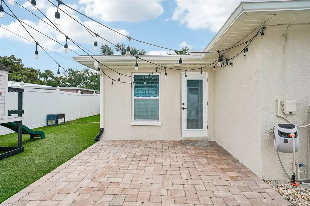 9725 48th Place N St Petersburg FL 33708