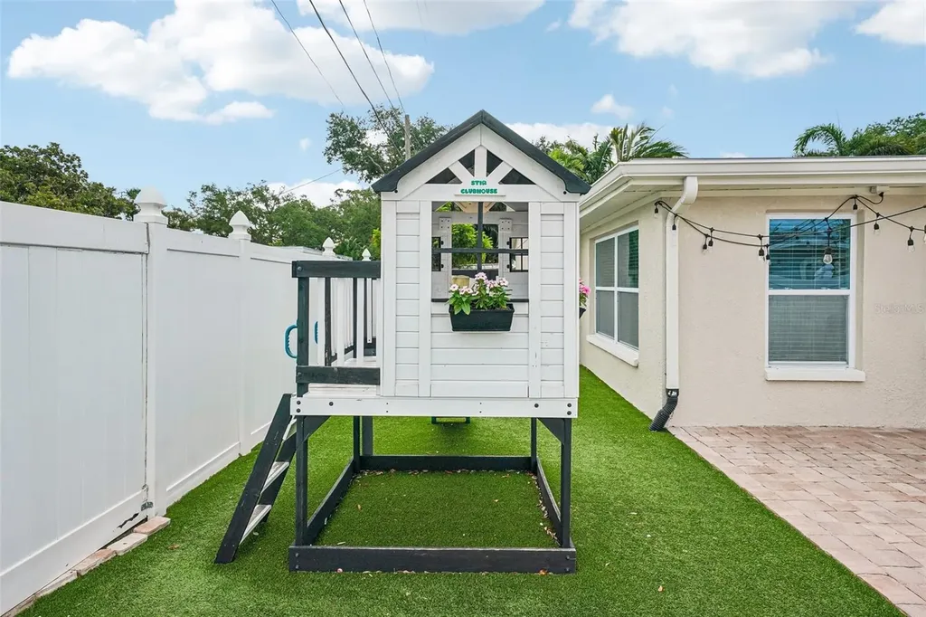 9725 48th Place N St Petersburg FL 33708