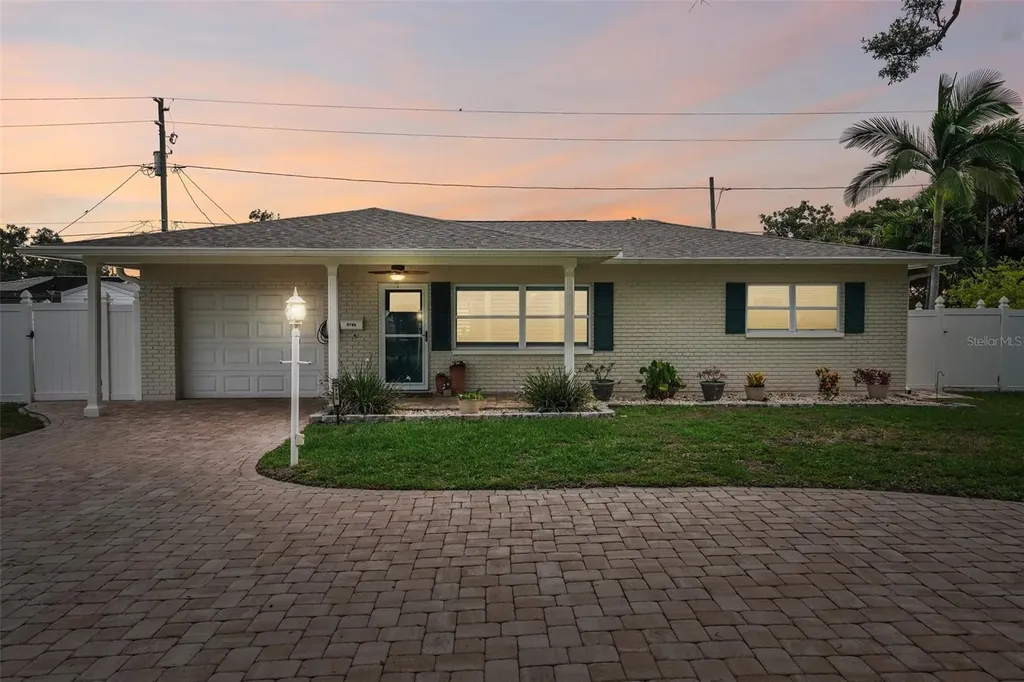 9725 48th Place N St Petersburg FL 33708