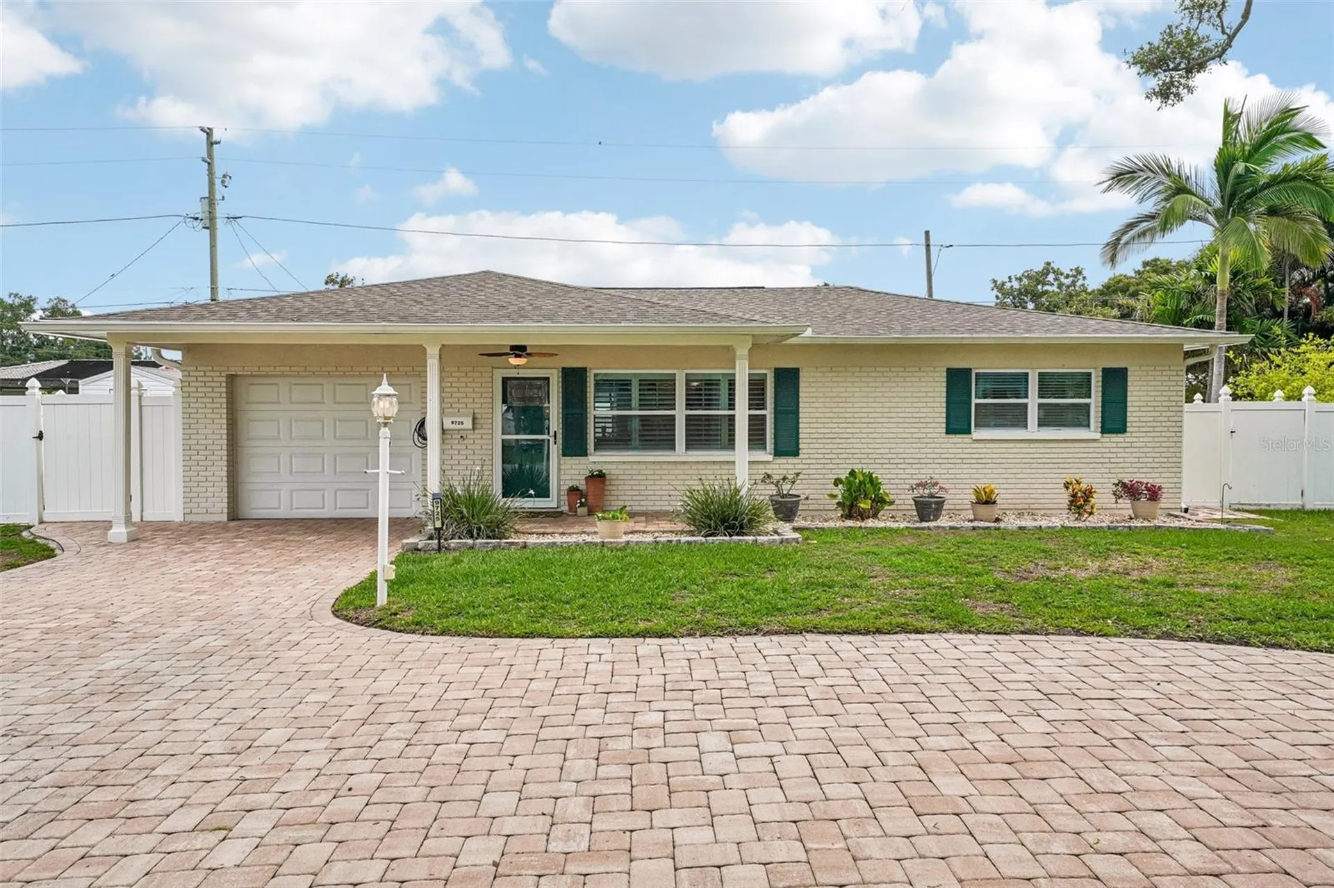 9725 48th Place N St Petersburg FL 33708