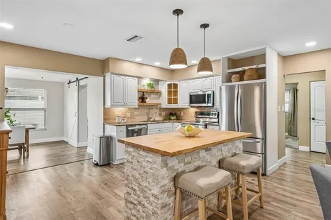 9725 48th Place N St Petersburg FL 33708