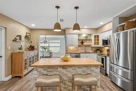 9725 48th Place N St Petersburg FL 33708