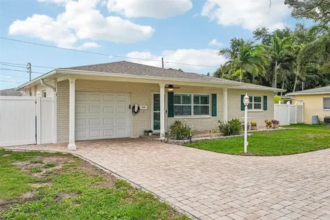 9725 48th Place N St Petersburg FL 33708
