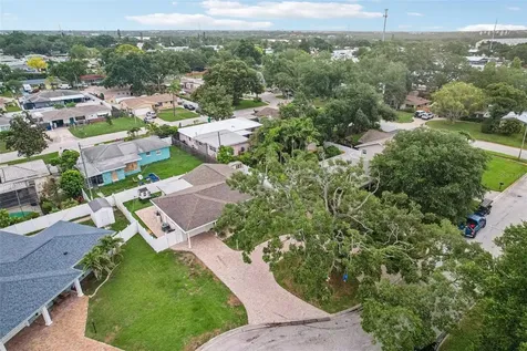 9725 48th Place N St Petersburg FL 33708