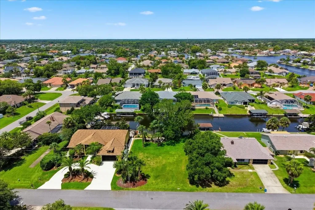 25 Cottonwood Court Palm Coast FL 32137