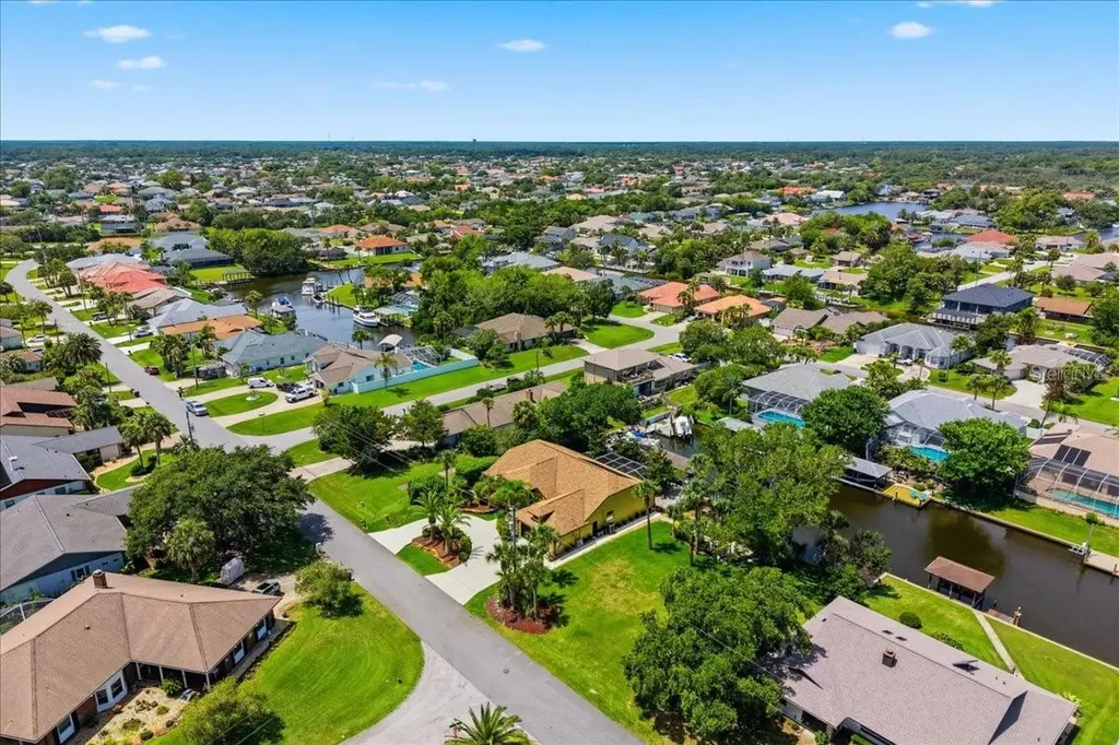 25 Cottonwood Court Palm Coast FL 32137