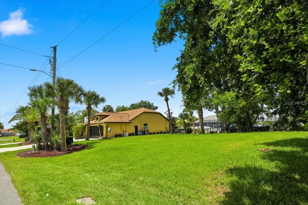 25 Cottonwood Court Palm Coast FL 32137