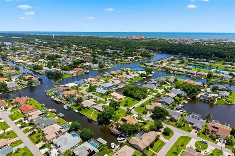 25 Cottonwood Court Palm Coast FL 32137