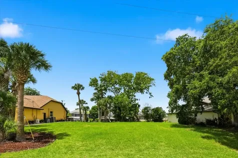 25 Cottonwood Court Palm Coast FL 32137