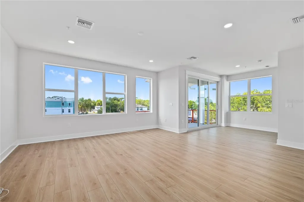 17 29th Street N St Petersburg FL 33713