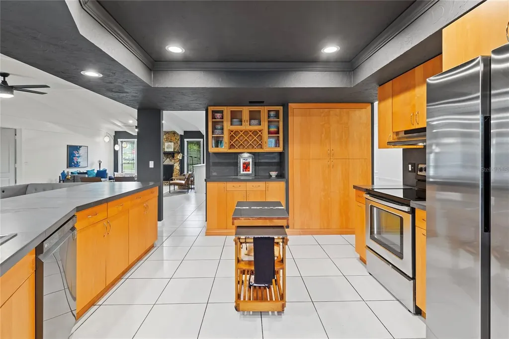 10 Arbor Lane Oldsmar FL 34677