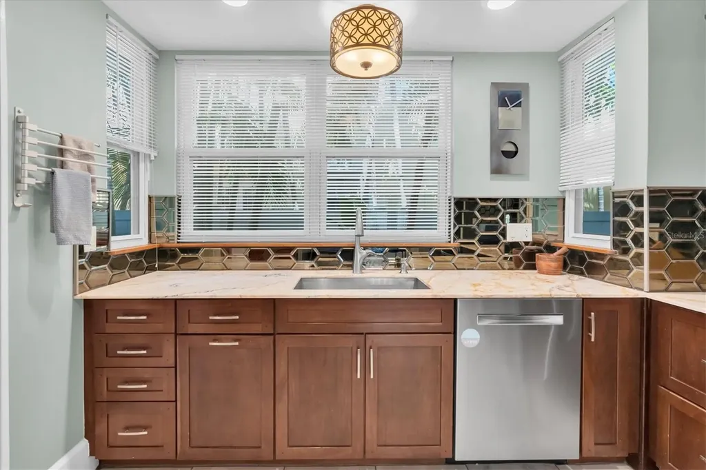 248 14th Avenue NE St Petersburg FL 33701