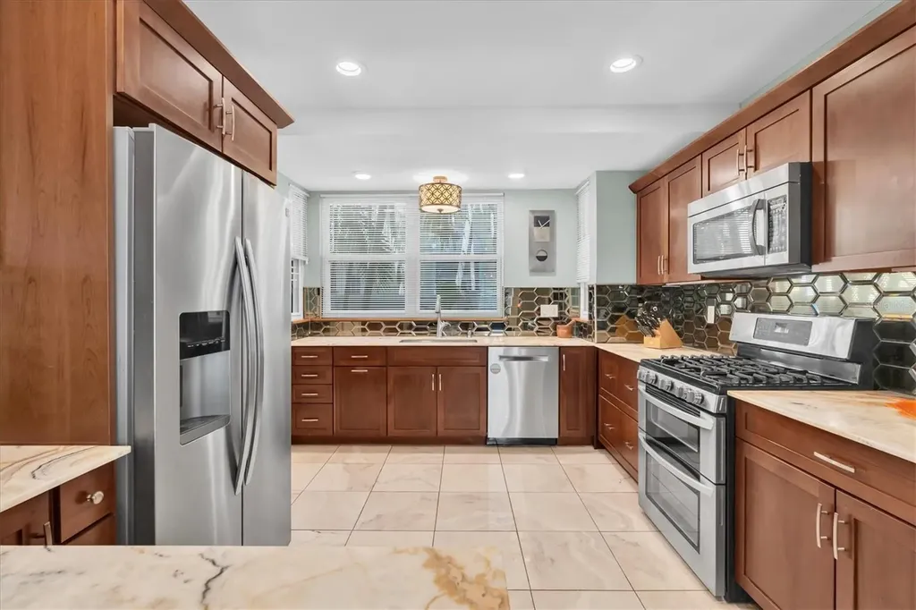248 14th Avenue NE St Petersburg FL 33701