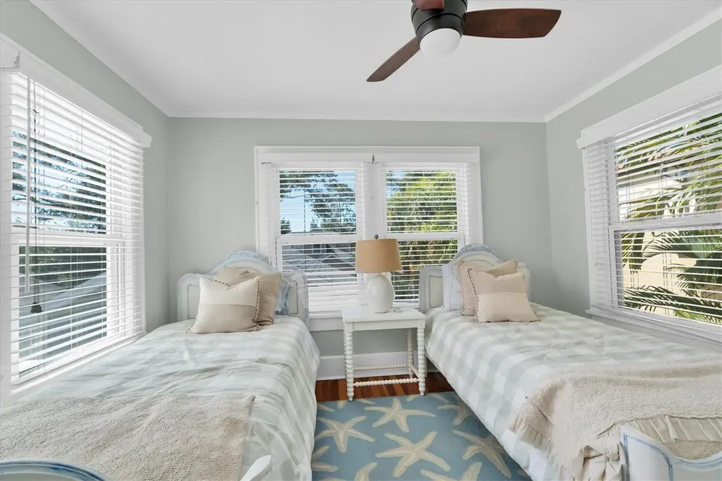 248 14th Avenue NE St Petersburg FL 33701