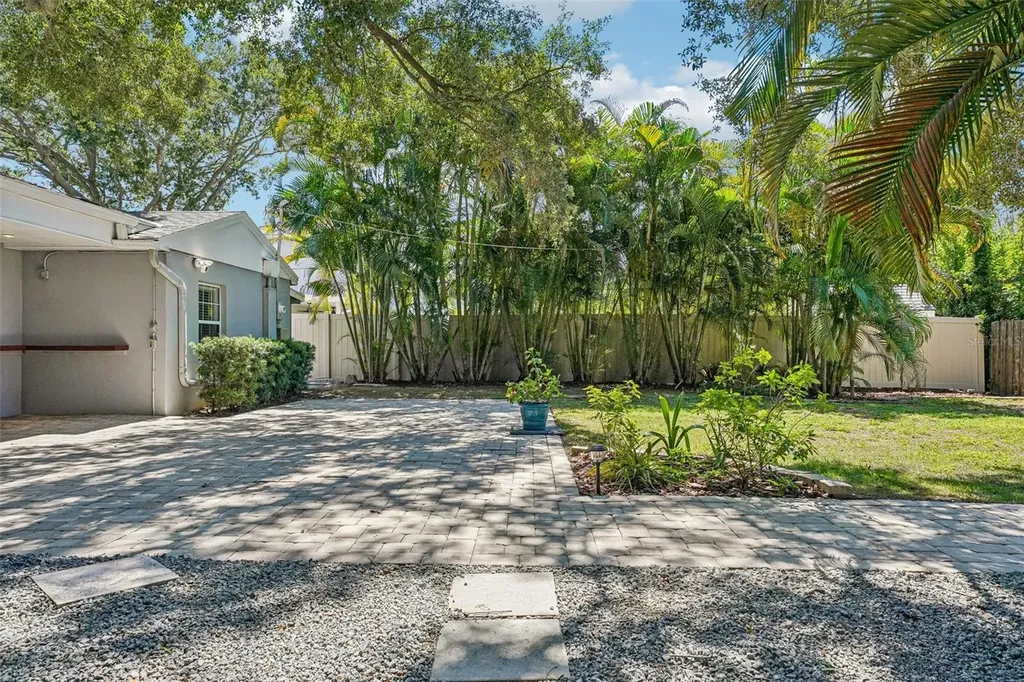 3924 W Bay View Avenue Tampa FL 33611