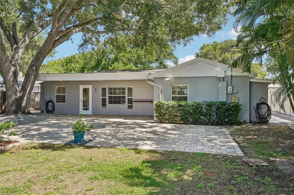 3924 W Bay View Avenue Tampa FL 33611