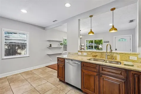 3924 W Bay View Avenue Tampa FL 33611