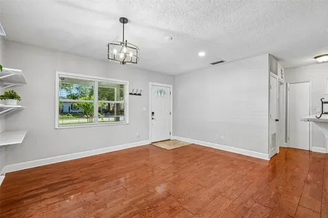 3924 W Bay View Avenue Tampa FL 33611