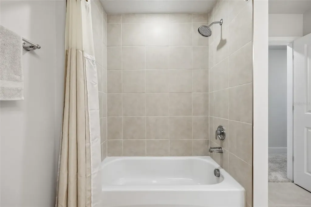 6917 Five Oaks Drive Harmony FL 34773