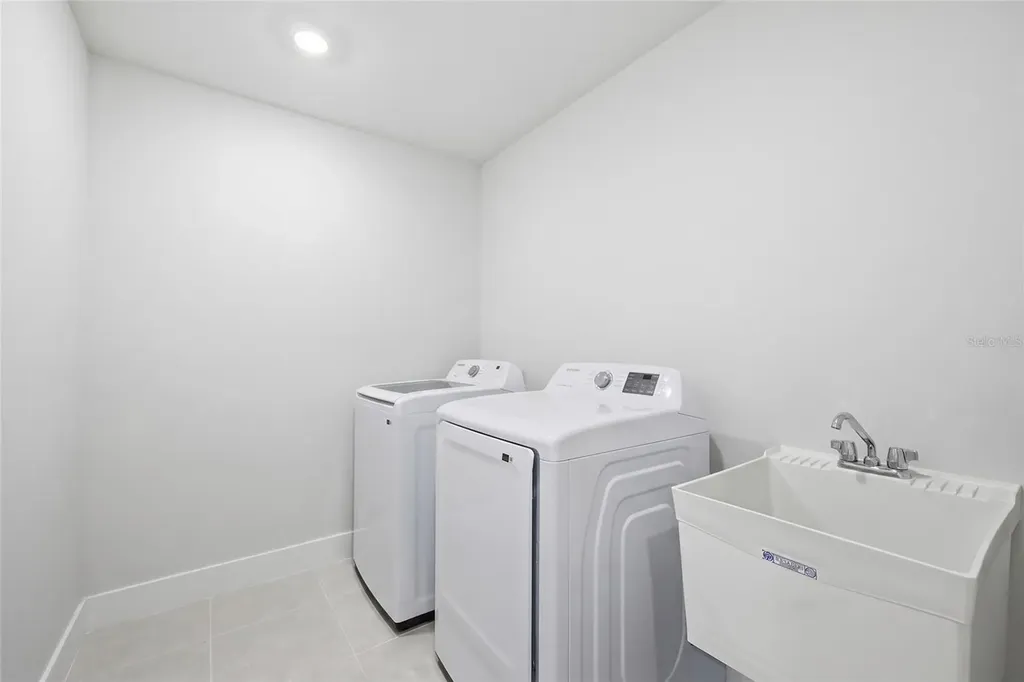 6917 Five Oaks Drive Harmony FL 34773