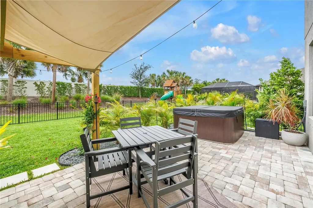 9240 Tequila Sunrise Drive Sarasota FL 34241