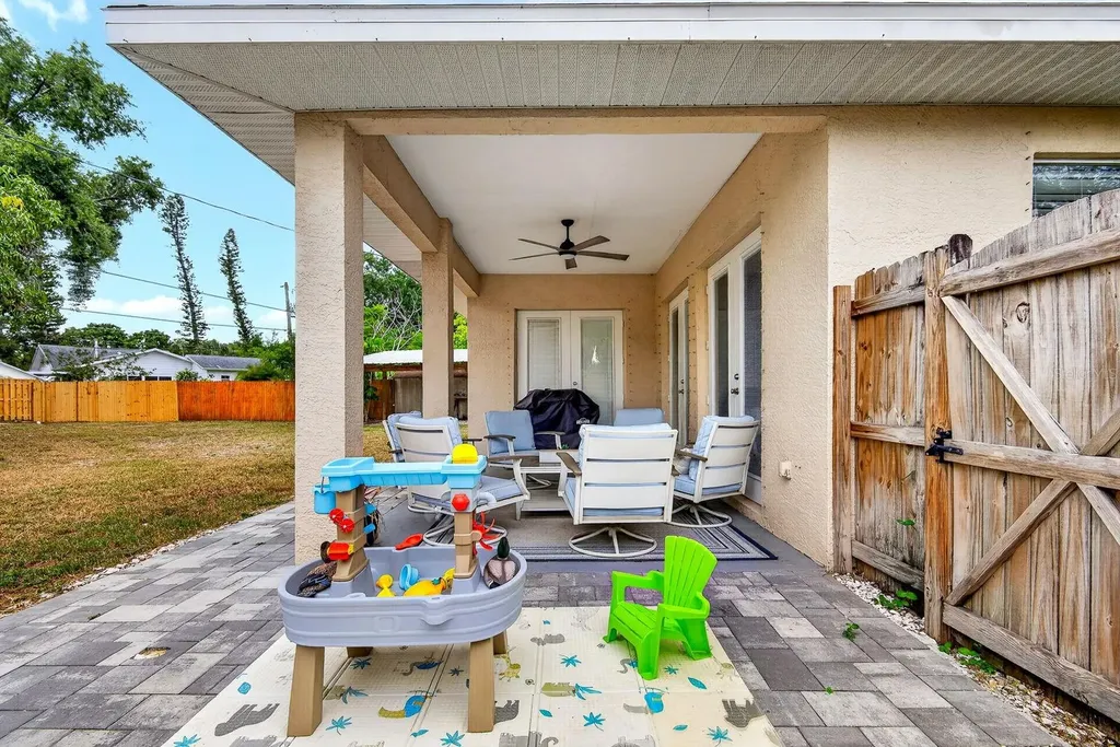 2219 18th Avenue W Bradenton FL 34205