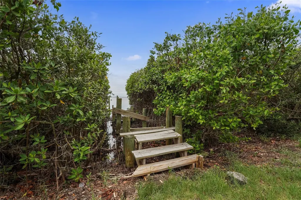 7538 Westmoreland Drive Sarasota FL 34243