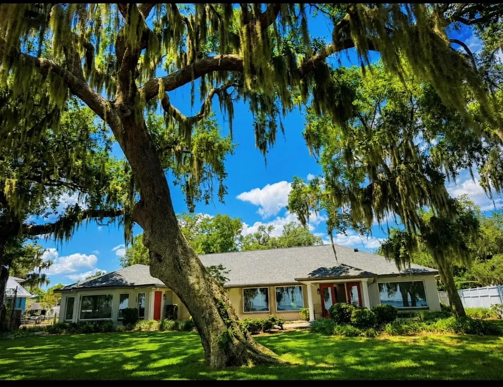 1341 W Lakeshore Drive Clermont FL 34711