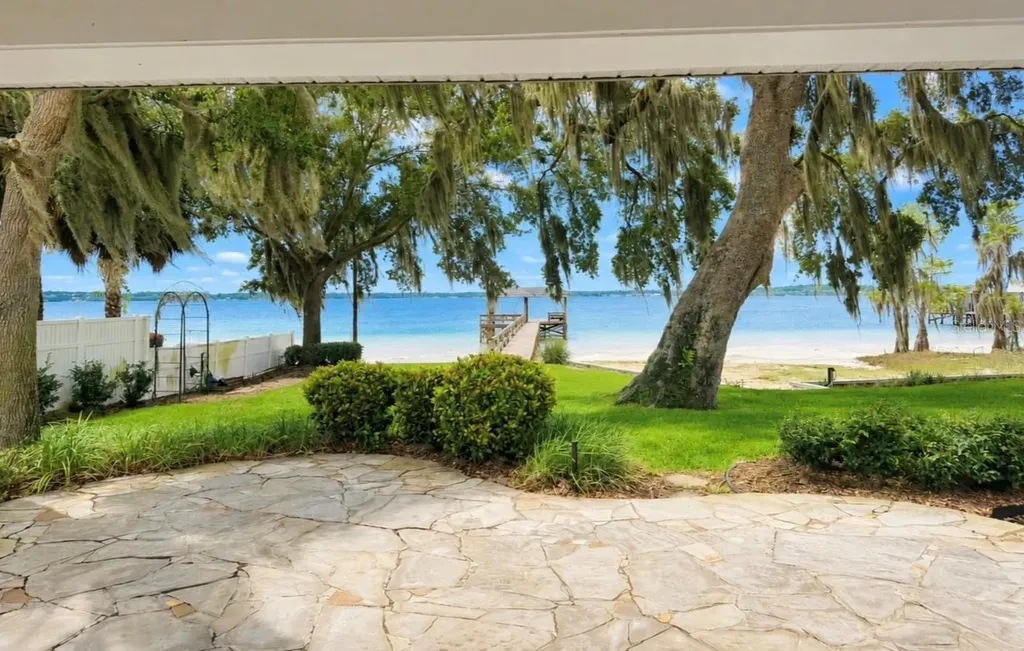 1341 W Lakeshore Drive Clermont FL 34711