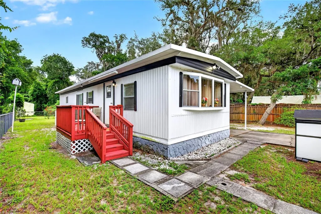 2471 SE 185th Terrace Ocklawaha FL 32179