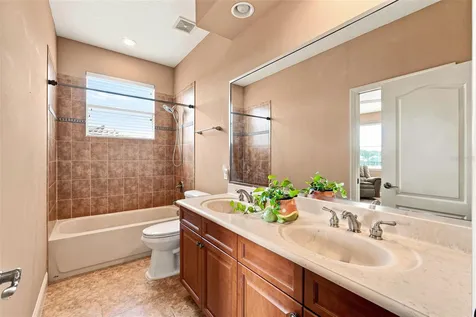 2604 Heritage Green Avenue Davenport FL 33837