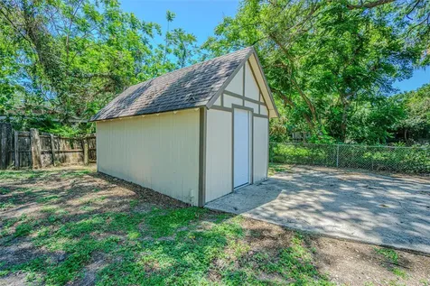 8305 N Klondyke Street Tampa FL 33604
