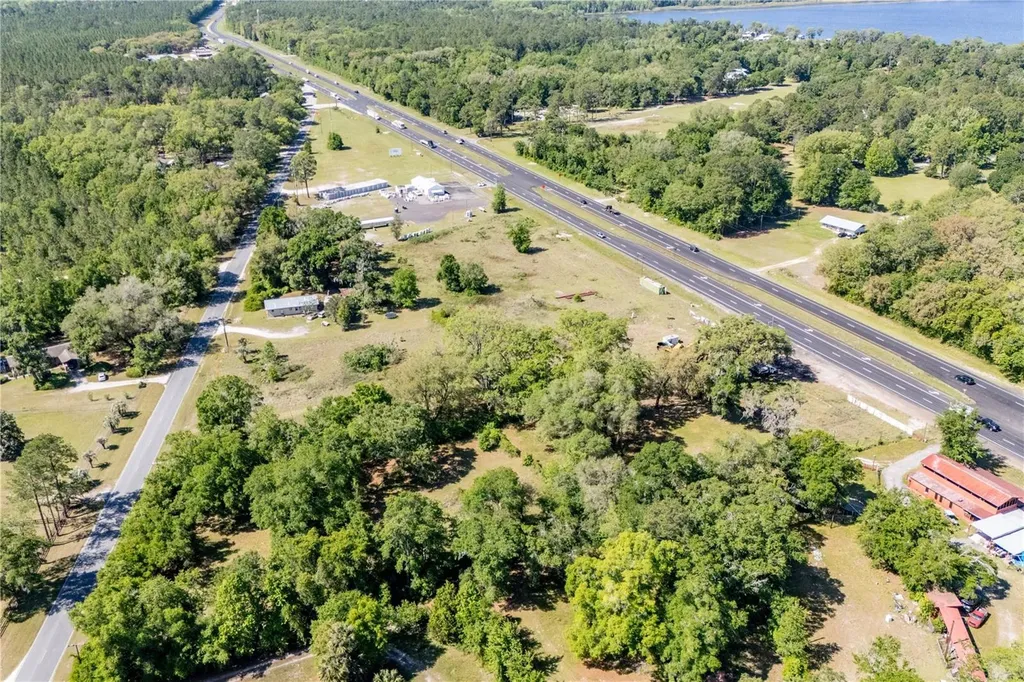 9627 Us Highway 301 Highway N Hampton FL 32044